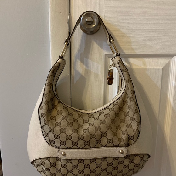 Gucci hobo bag.1 tiny stain. See pics.clean in/out - Picture 3 of 16